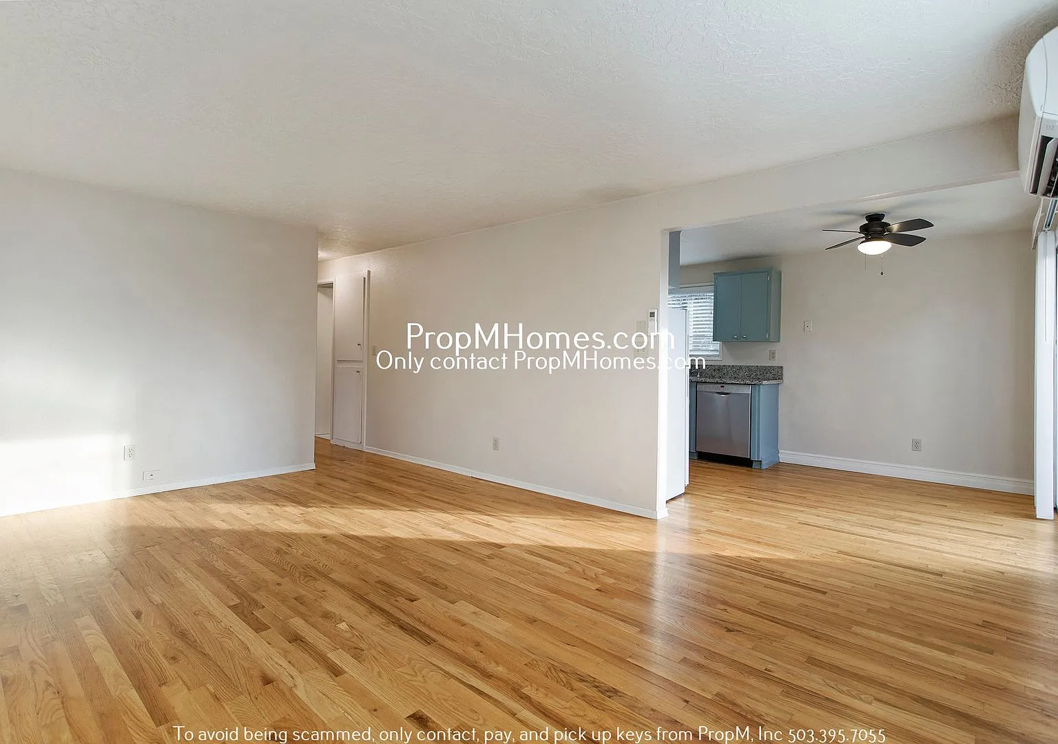 Light + Bright 2 Bedroom Duplex in SW Portland! — Photo 4