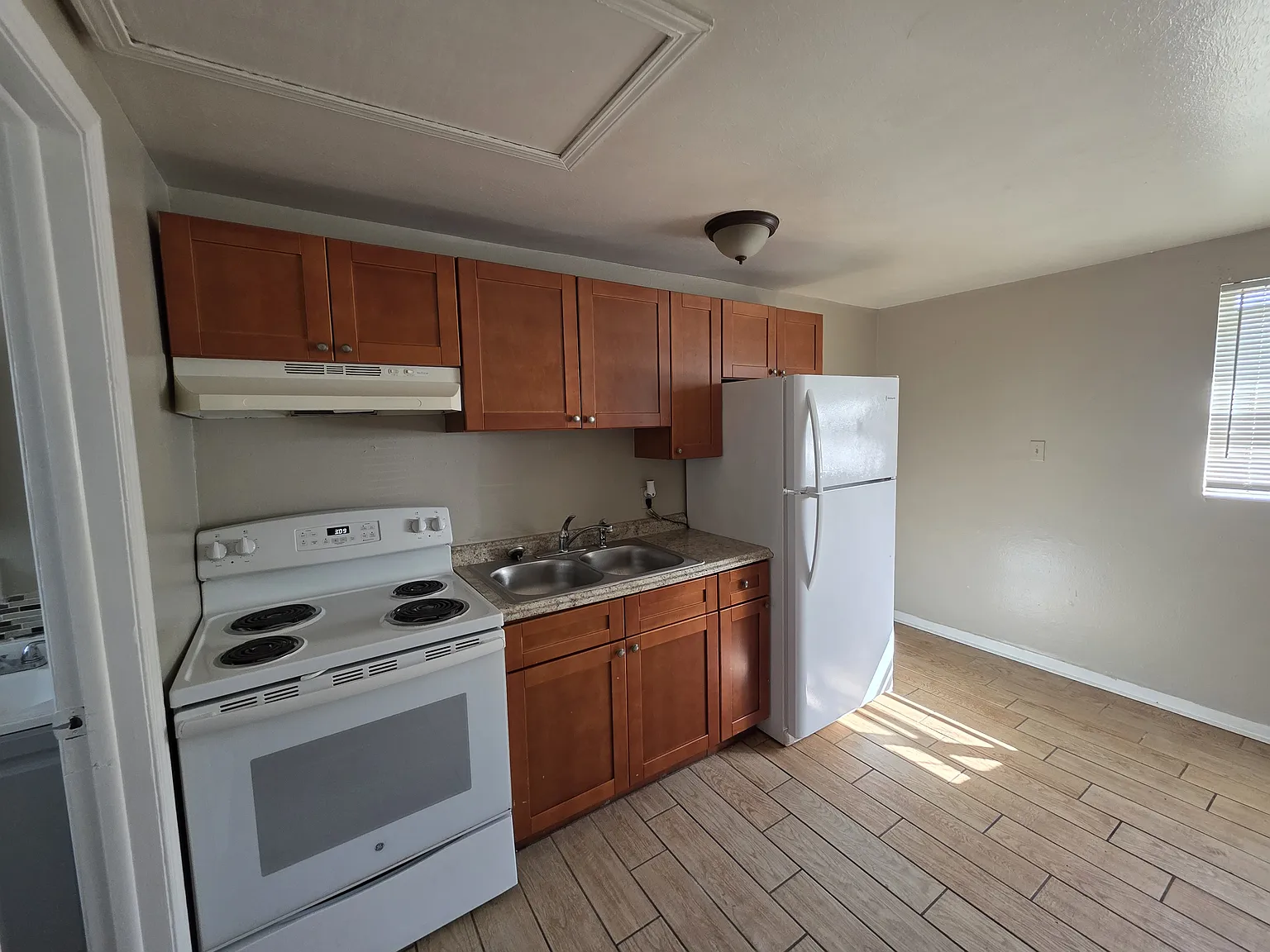Studio, $950 — Photo 4