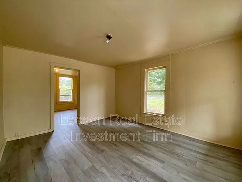 1 bed, 1.0 bath, 597 sqft, $700 — Photo 2
