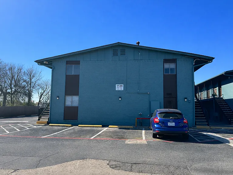 Sun Valley Apartments — Photo 14