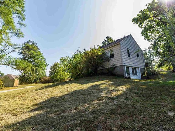 3rd image of 2420 W Shiawassee Ave
