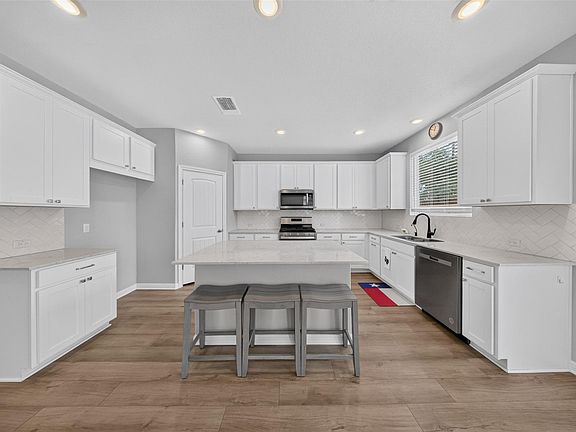 2nd image of 411 Palo Brea Loop