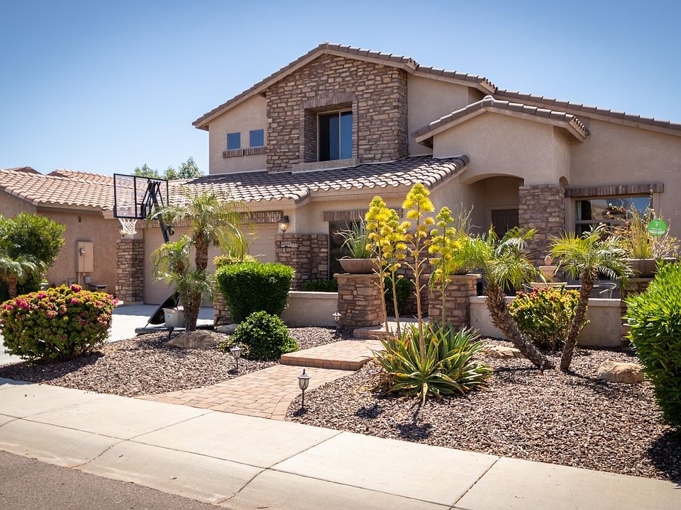 1st image of 2223 W Spur Dr