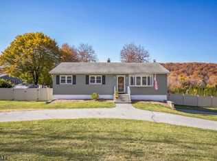 15 Clover Ln S, Vernon, NJ 07462