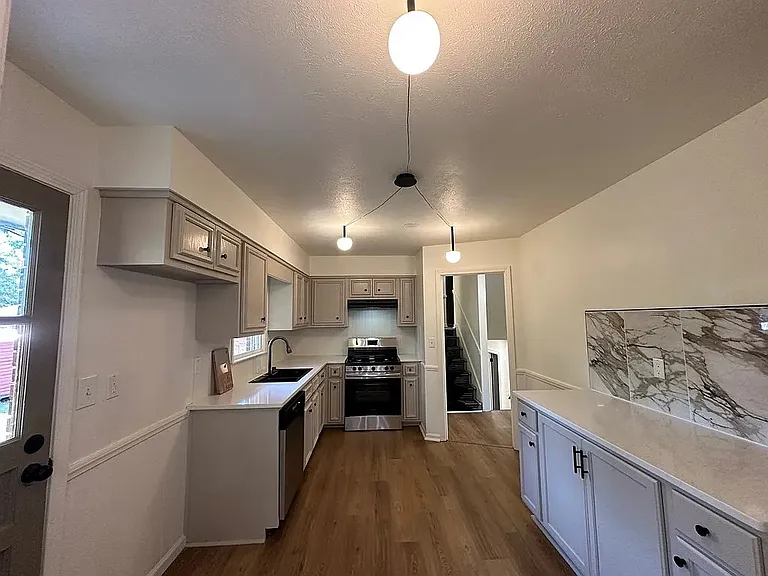 352 Henson Dr — Photo 10