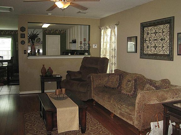 3rd image of 4111 Dogwood Hill St