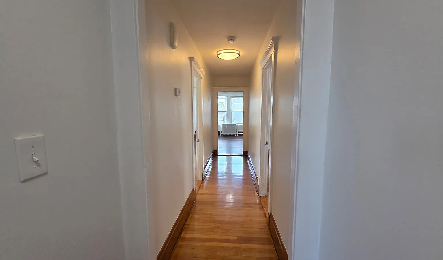 3 bed, 907 sqft, $2,400 — Photo 3