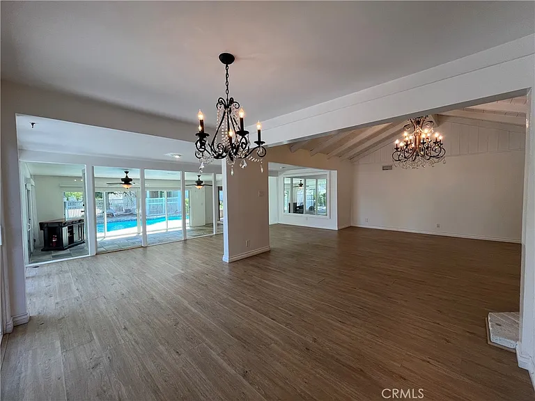 5710 Jumilla Ave — Photo 6