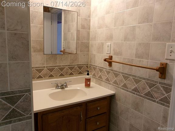 5th image of 5620 Hipp St