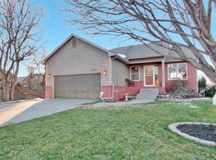 10552 W Yosemite Ct, Wichita, KS 67215