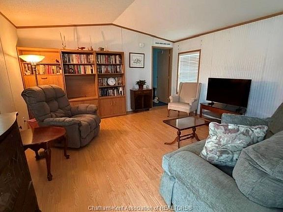 5th image of 137 Dunkirk Dr