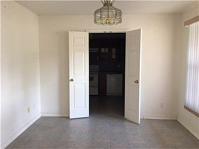 5th image of 105 N Lee St