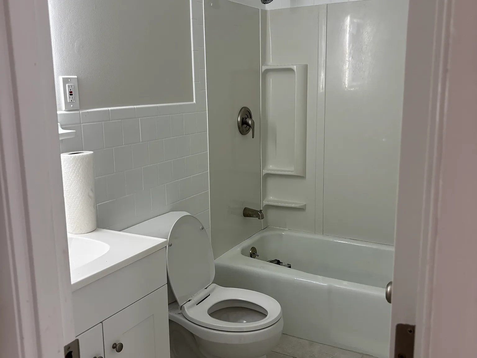 2 bed, 700 sqft, $1,800 — Photo 2