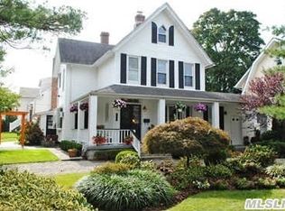 149 Combs Ave, Woodmere, NY 11598