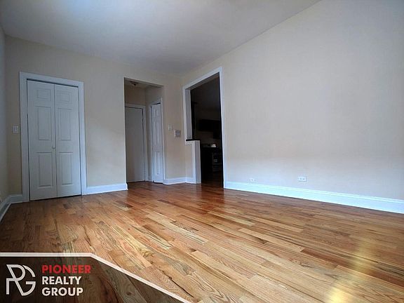 3rd image of 3721 N Pine Grove Ave #3720W2