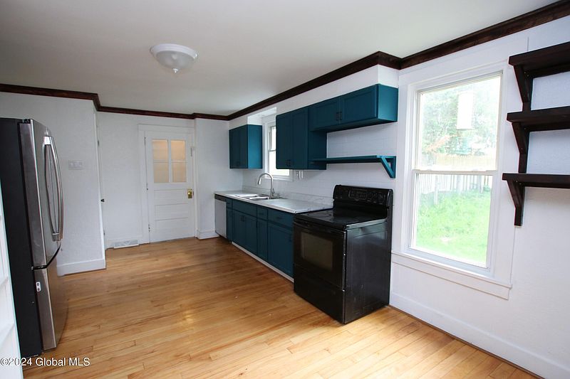 4th image of 5 Taft Place