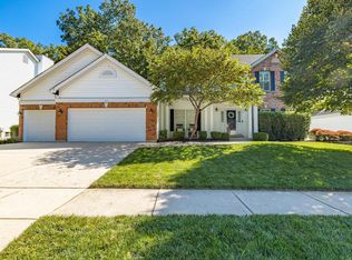 934 Castle Pines Dr, Ballwin, MO 63021