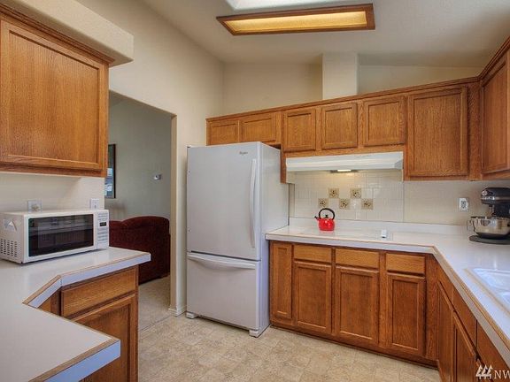 Spacious kitchen with features a cook top and a wall mount oven! 