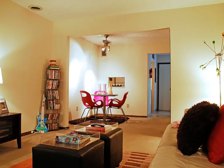 Evergreen Terrace Apartments — Photo 17