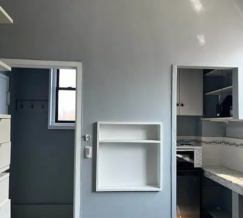 2nd image of 305 E 72nd St APT 18D