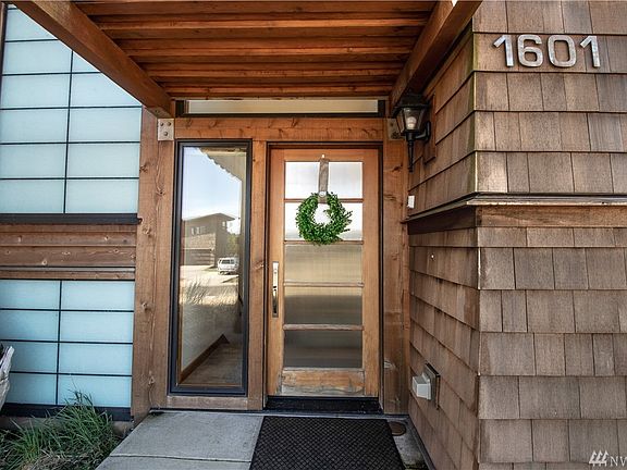 3rd image of 1601 Sea Grass Ln