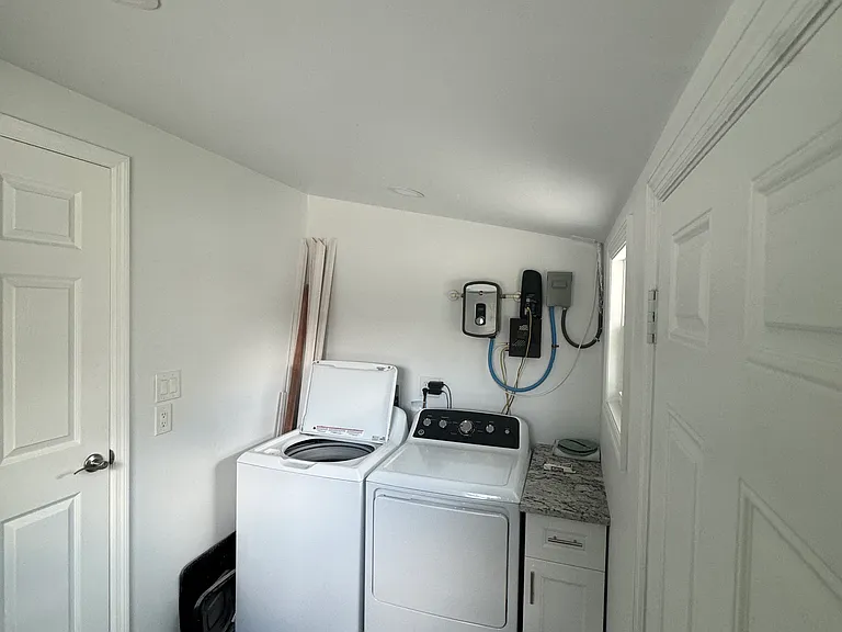 2355 Burlington Ave N — Photo 11