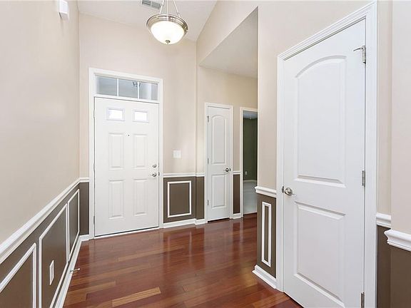 3rd image of 15526 Blair Ln