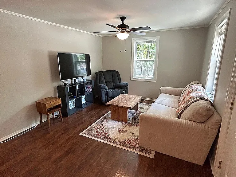 2 bed, 825 sqft, $1,275 — Photo 3