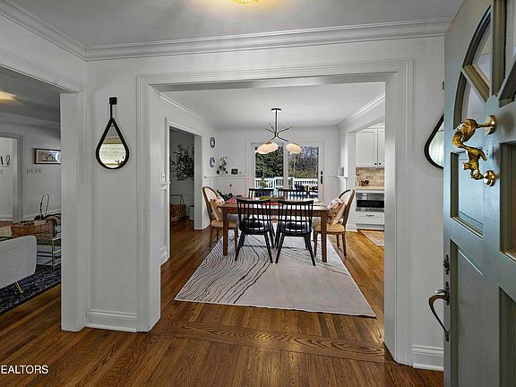 4th image of 418 E Hillvale Turn