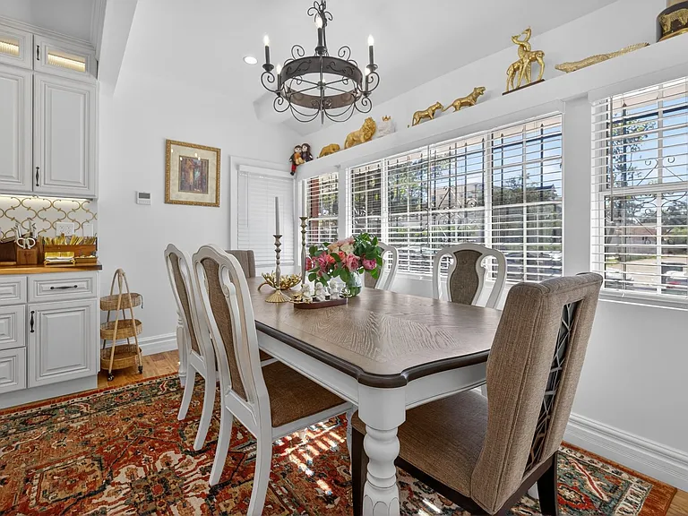 327 Vine St — Photo 13