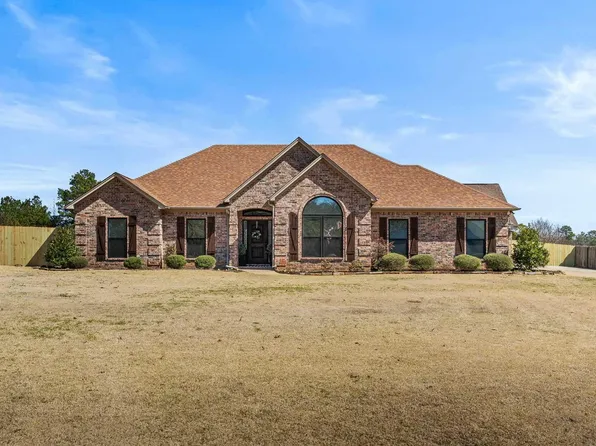 675 Beaver Lake Dr, Texarkana, TX 75501