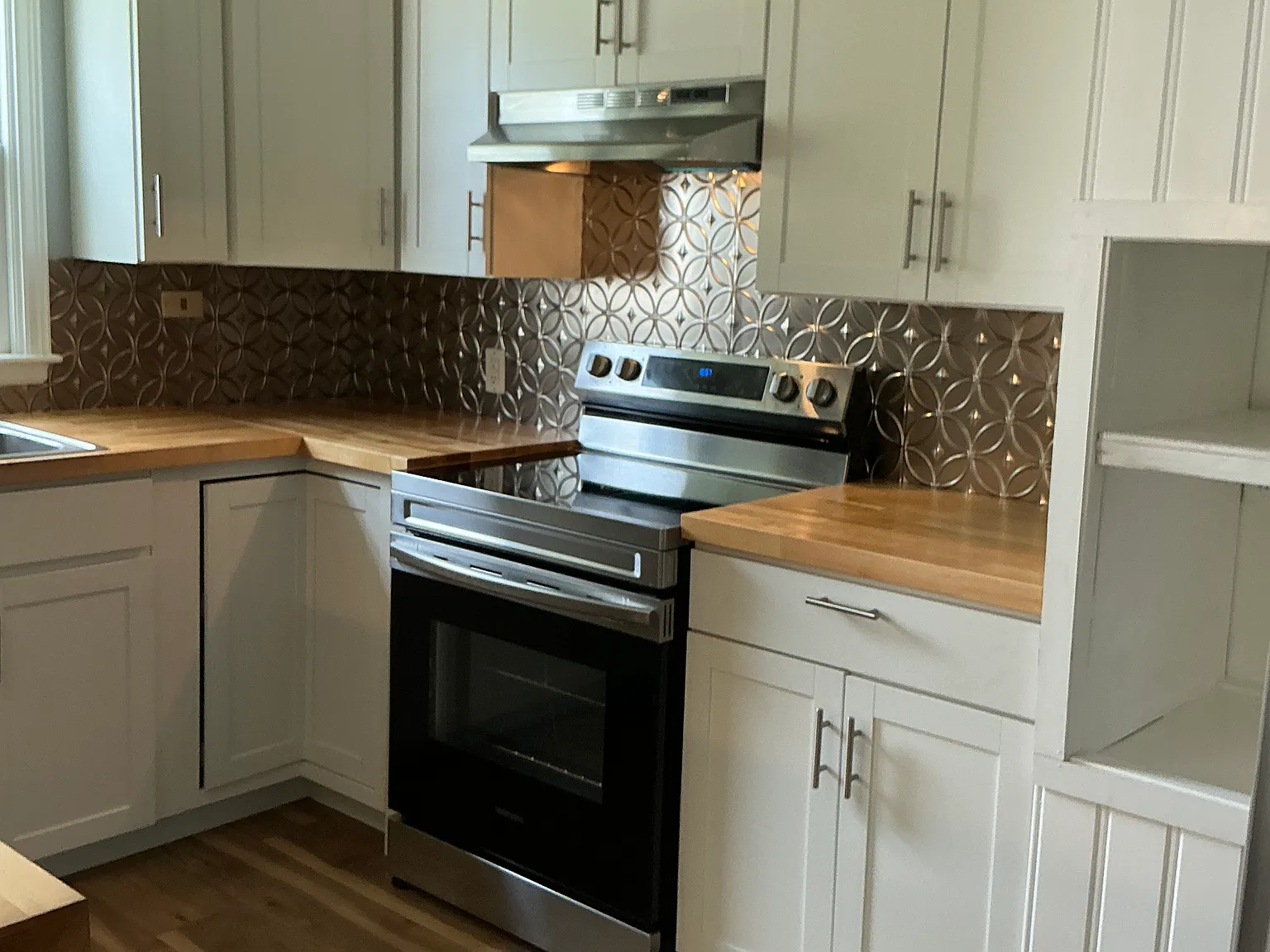 4 bed, 2472 sqft, $2,700 — Photo 3
