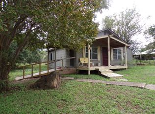 604 E College St, Llano, TX 78643