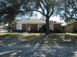 801 Meadowbrook Dr, Baytown, TX 77521