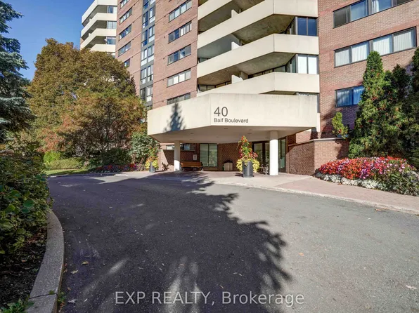 40 Baif Blvd #706, Richmond Hill, ON L4C 5M9