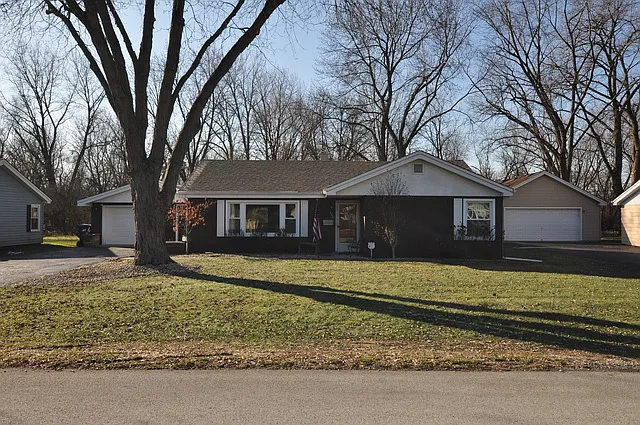 6537 W Home Ave photo 1