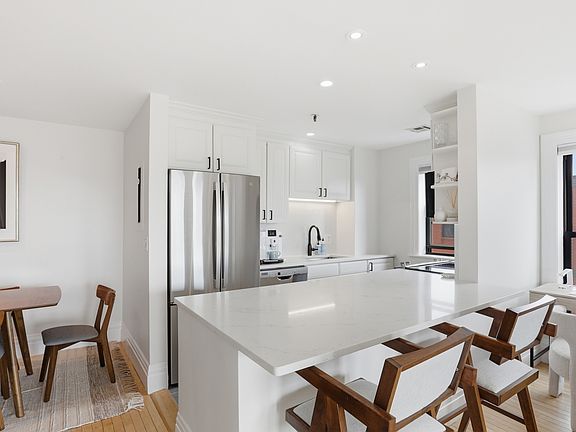 5th image of 390 Commonwealth Ave APT 801