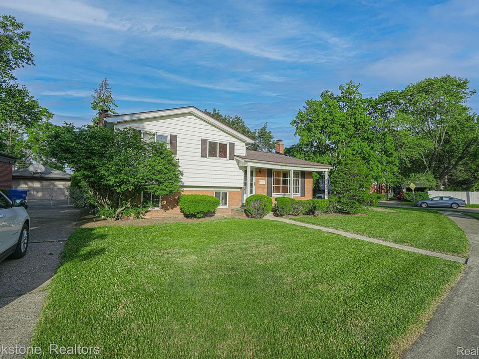 1st image of 26516 W Wexford Dr S