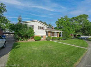 26516 W Wexford Dr S, Warren, MI 48091