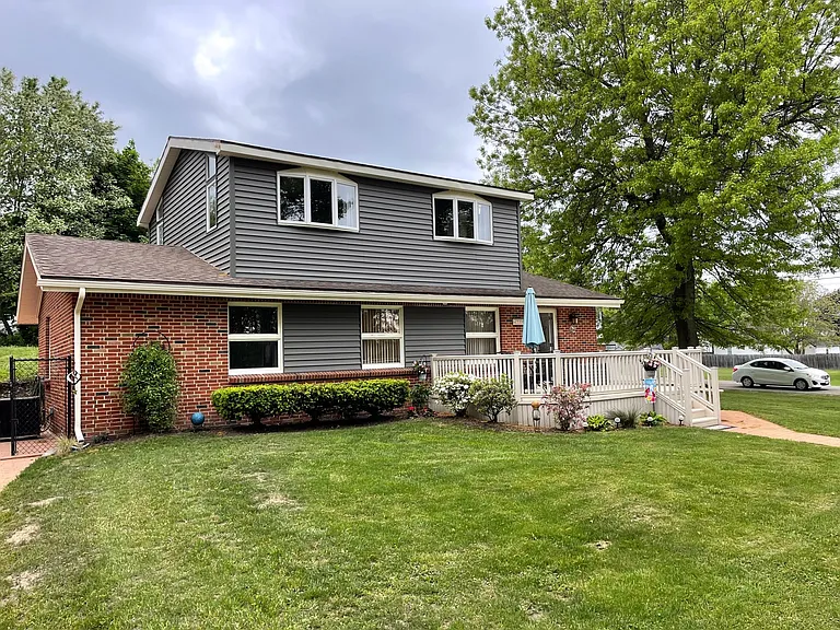 Gates Dr — Photo 14