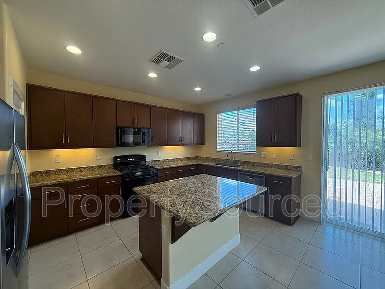 18517 Admiral Way — Photo 5