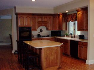 1902 Julia Way, McHenry, IL 60051