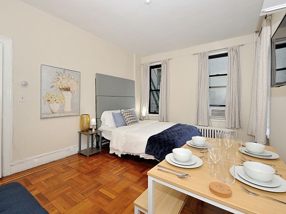 5th image of 354 E 77th St APT 3A