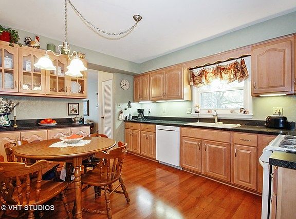 3rd image of 12560 Parkside Ave