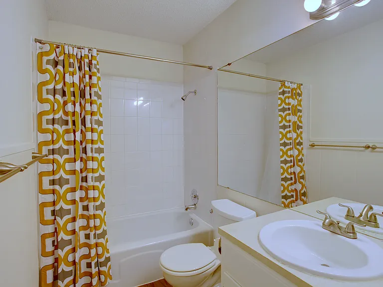 816 W North Loop Blvd #107 — Photo 4