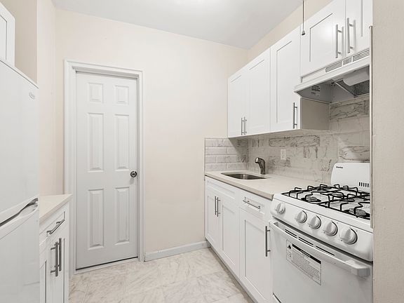 4th image of 421 E 78th St APT 4B