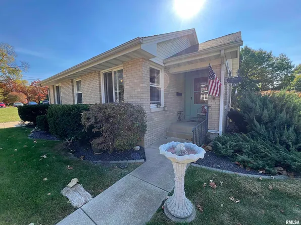 301 S Main St, Washington, IL 61571