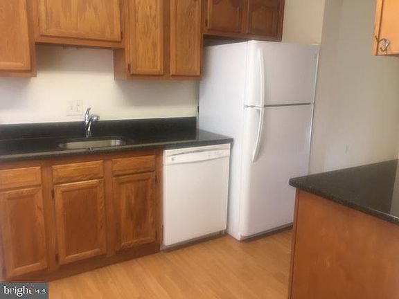 3rd image of 772 College Pkwy