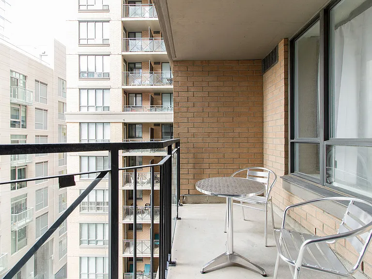 140 Simcoe St — Photo 17