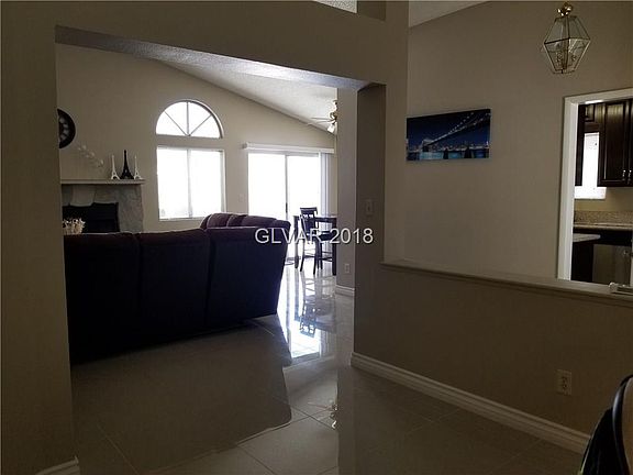 3rd image of 1101 Holliston Cir